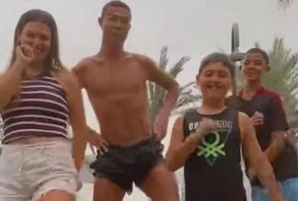 杨若晴撇了撇嘴，臭小子，年纪不大，还挺坚韧的嘛。